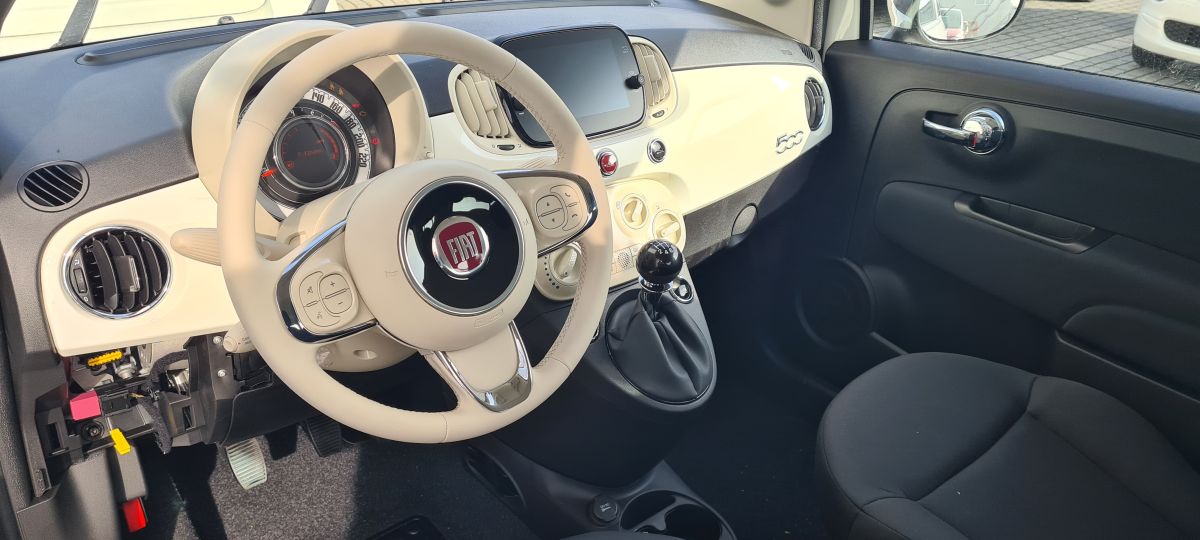 Fiat 500  - 1,0 Hybrid interior 6 