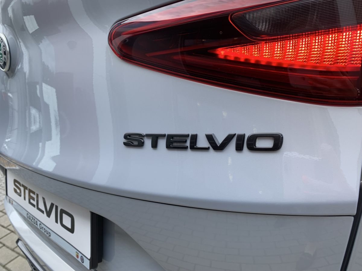 Alfa Romeo Stelvio  - Veloce TI exterior 2