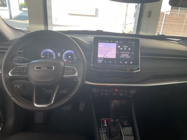 Jeep Compass  - S interior 8 