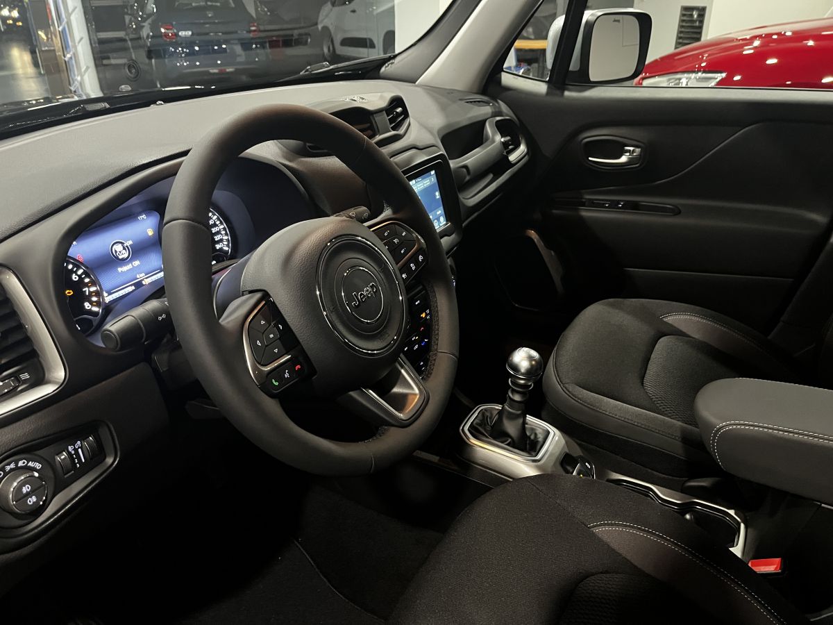 Jeep Renegade  - LIMITED interior 5 